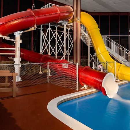 Ramada By Wyndham Medford Hotel & Conference Center エクステリア 写真