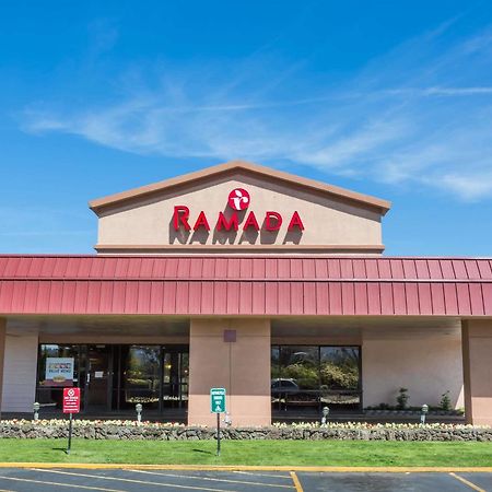 Ramada By Wyndham Medford Hotel & Conference Center エクステリア 写真