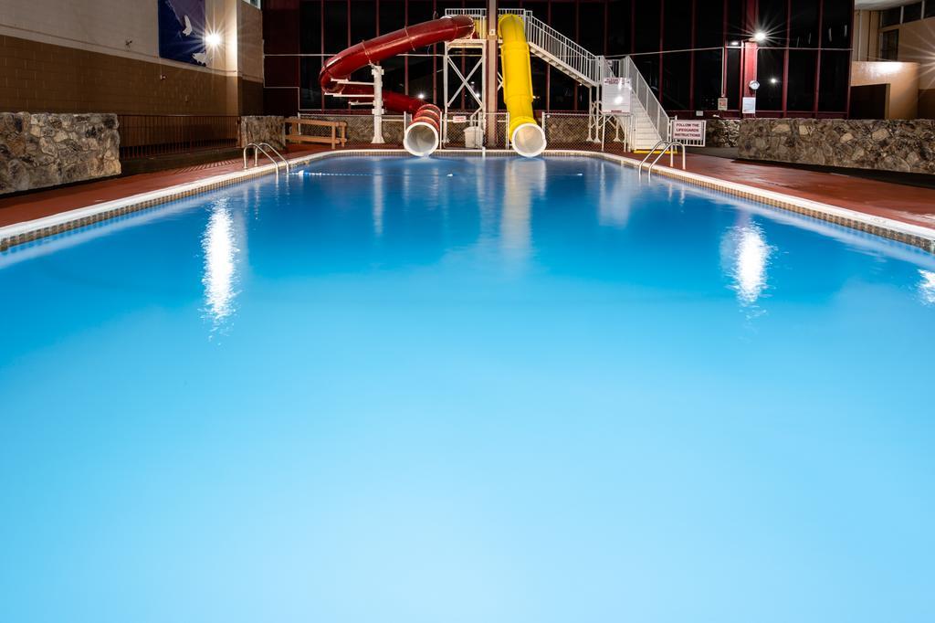Ramada By Wyndham Medford Hotel & Conference Center エクステリア 写真