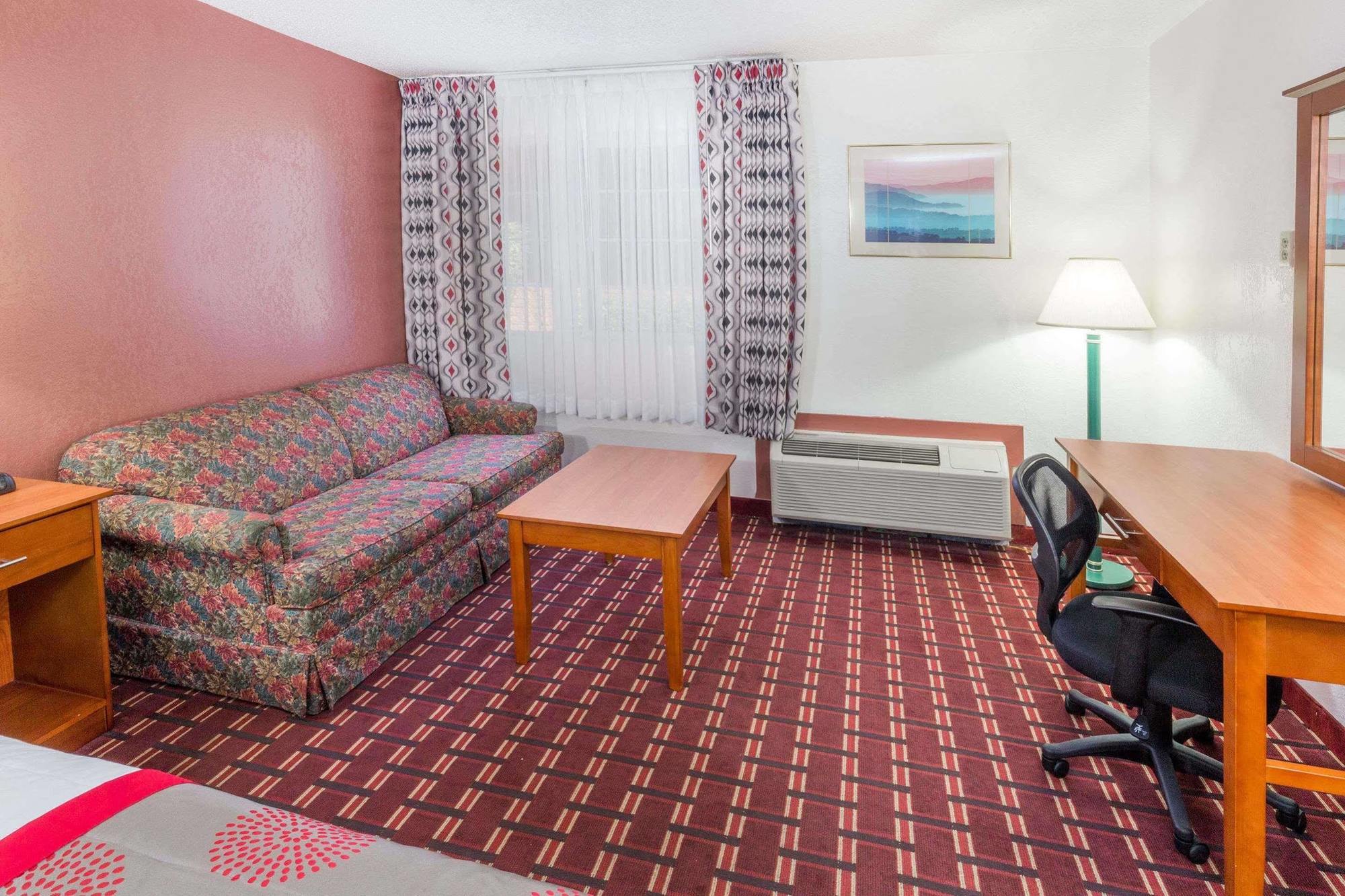 Ramada By Wyndham Medford Hotel & Conference Center エクステリア 写真