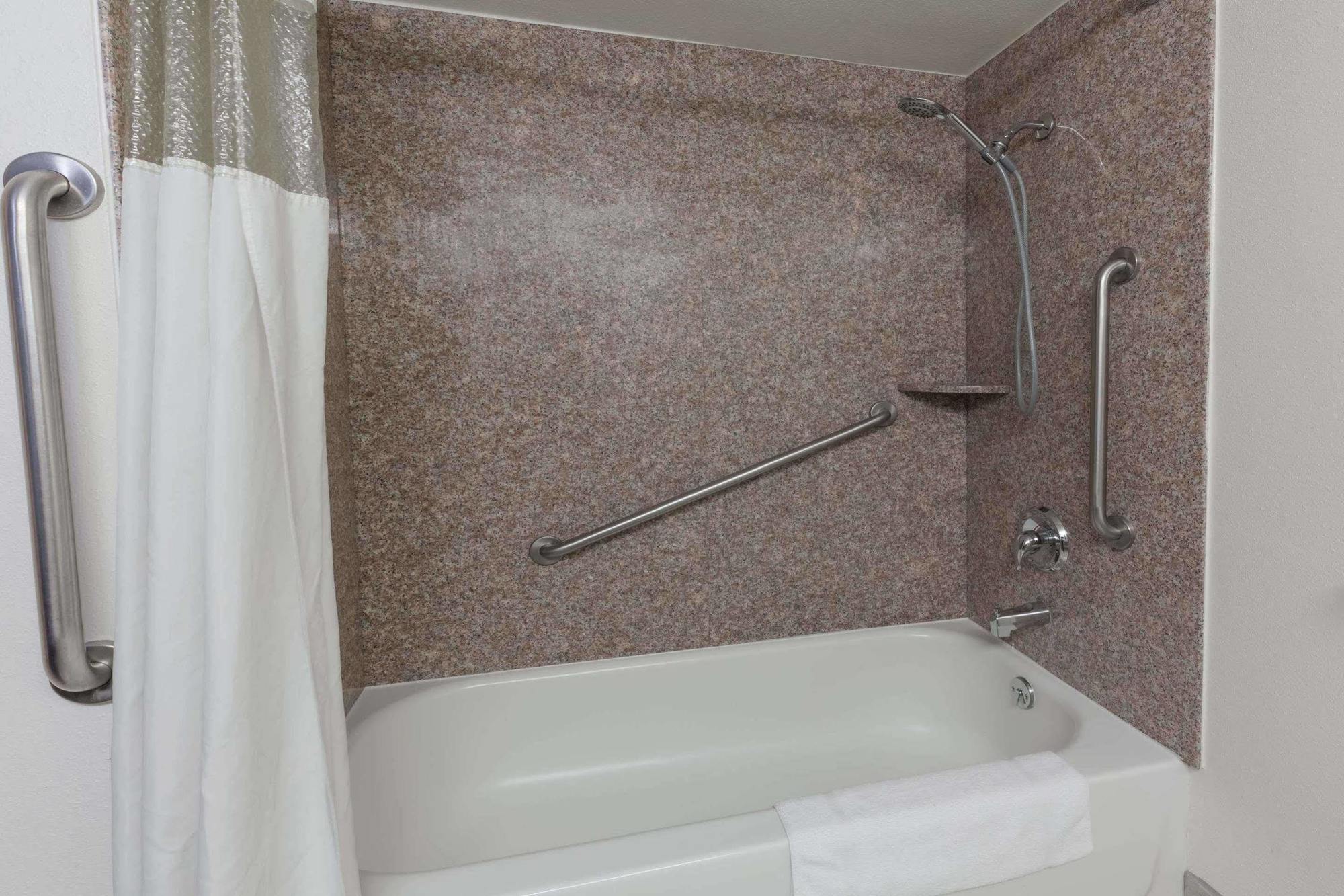 Ramada By Wyndham Medford Hotel & Conference Center エクステリア 写真