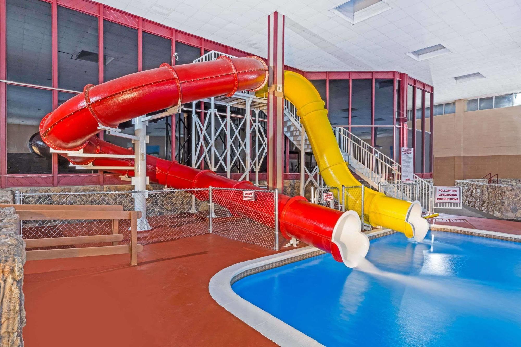 Ramada By Wyndham Medford Hotel & Conference Center エクステリア 写真