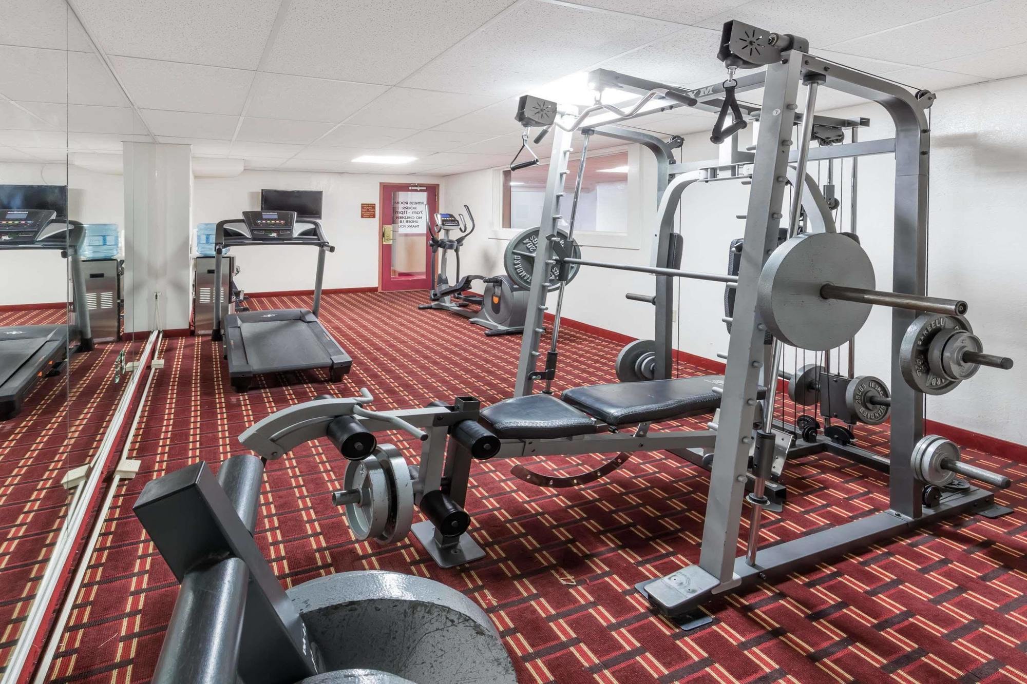 Ramada By Wyndham Medford Hotel & Conference Center エクステリア 写真