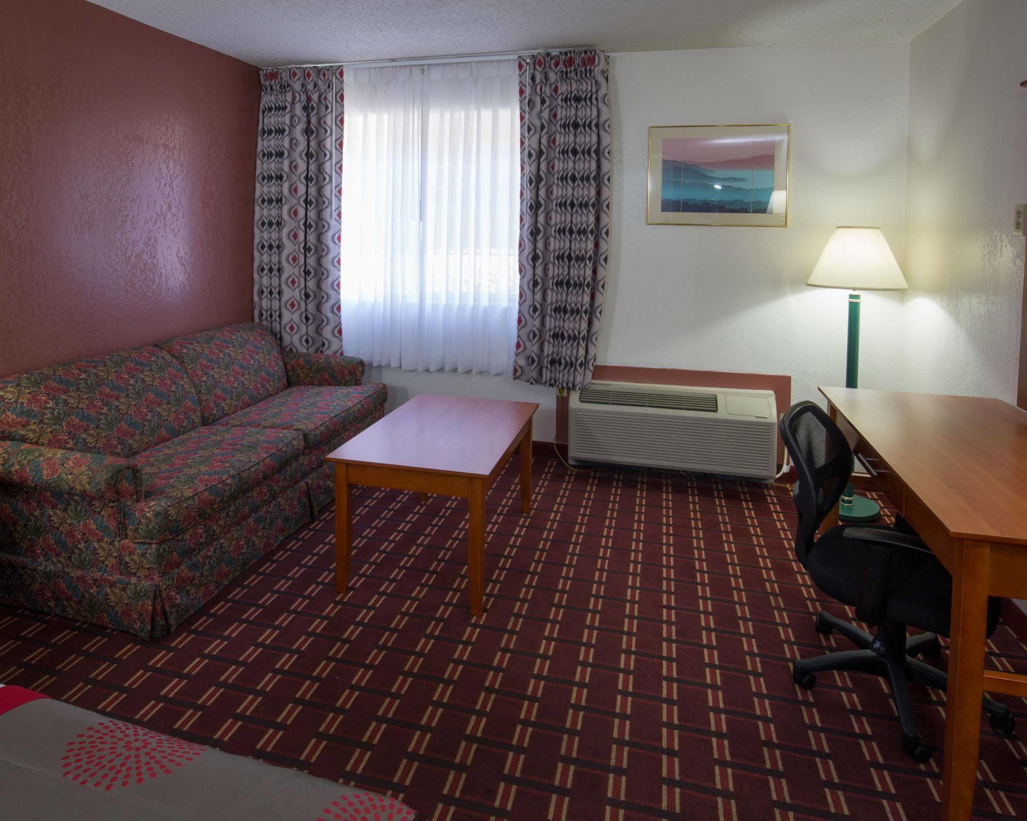 Ramada By Wyndham Medford Hotel & Conference Center エクステリア 写真