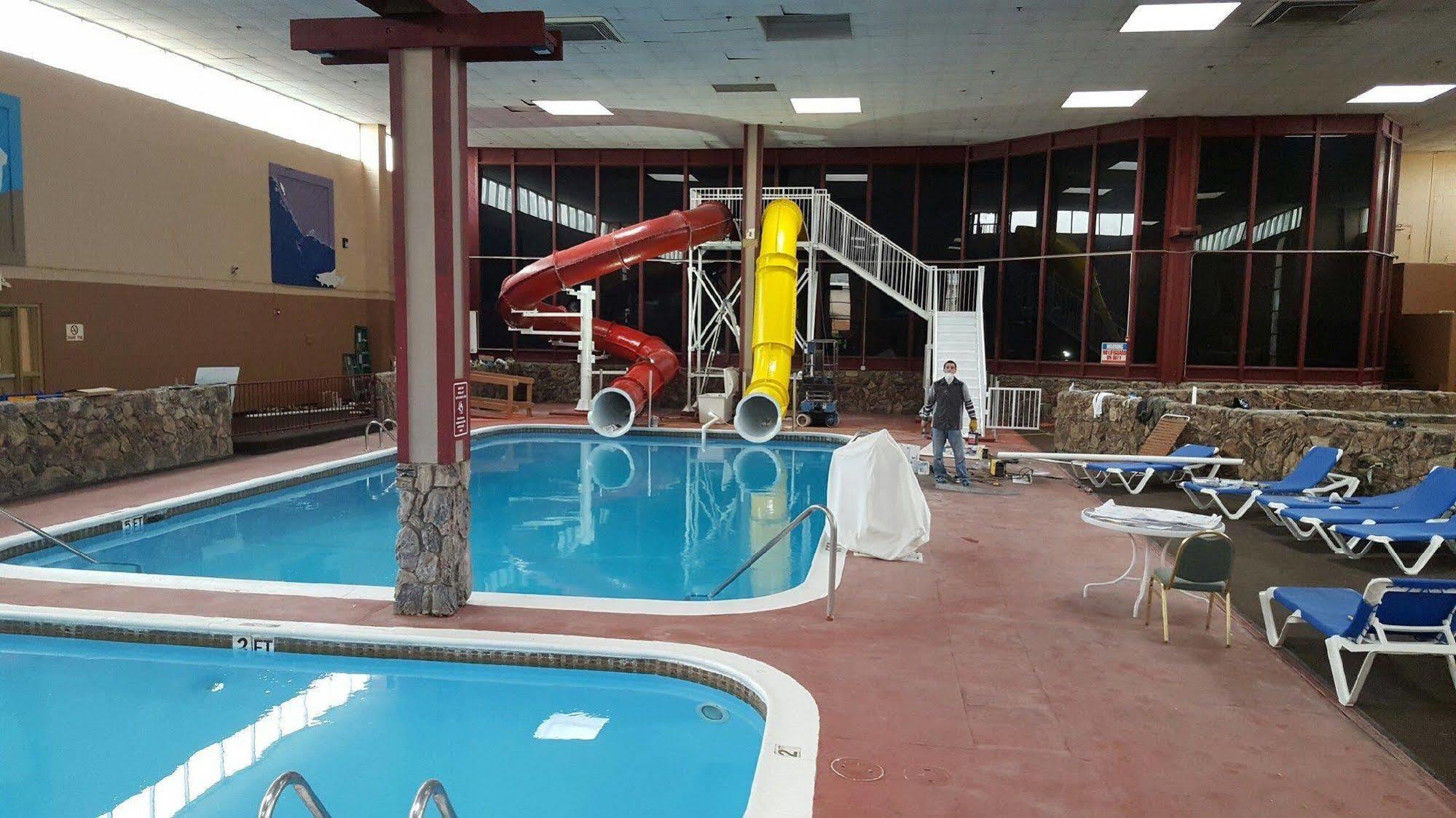 Ramada By Wyndham Medford Hotel & Conference Center エクステリア 写真